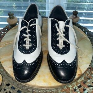 Tic Tac Toes vintage spectator oxfords Size 7M Black & White Wingtip Oxfords